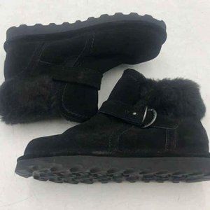 LIKE NEW Bearpaw Short Black Ankle Boots - Size Women's 7
